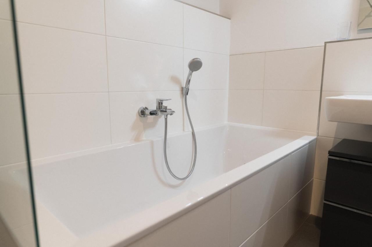 Bergsonne Mit Sonnenbalkon Und Tiefgaragen Parkplatz * Bad Ischl